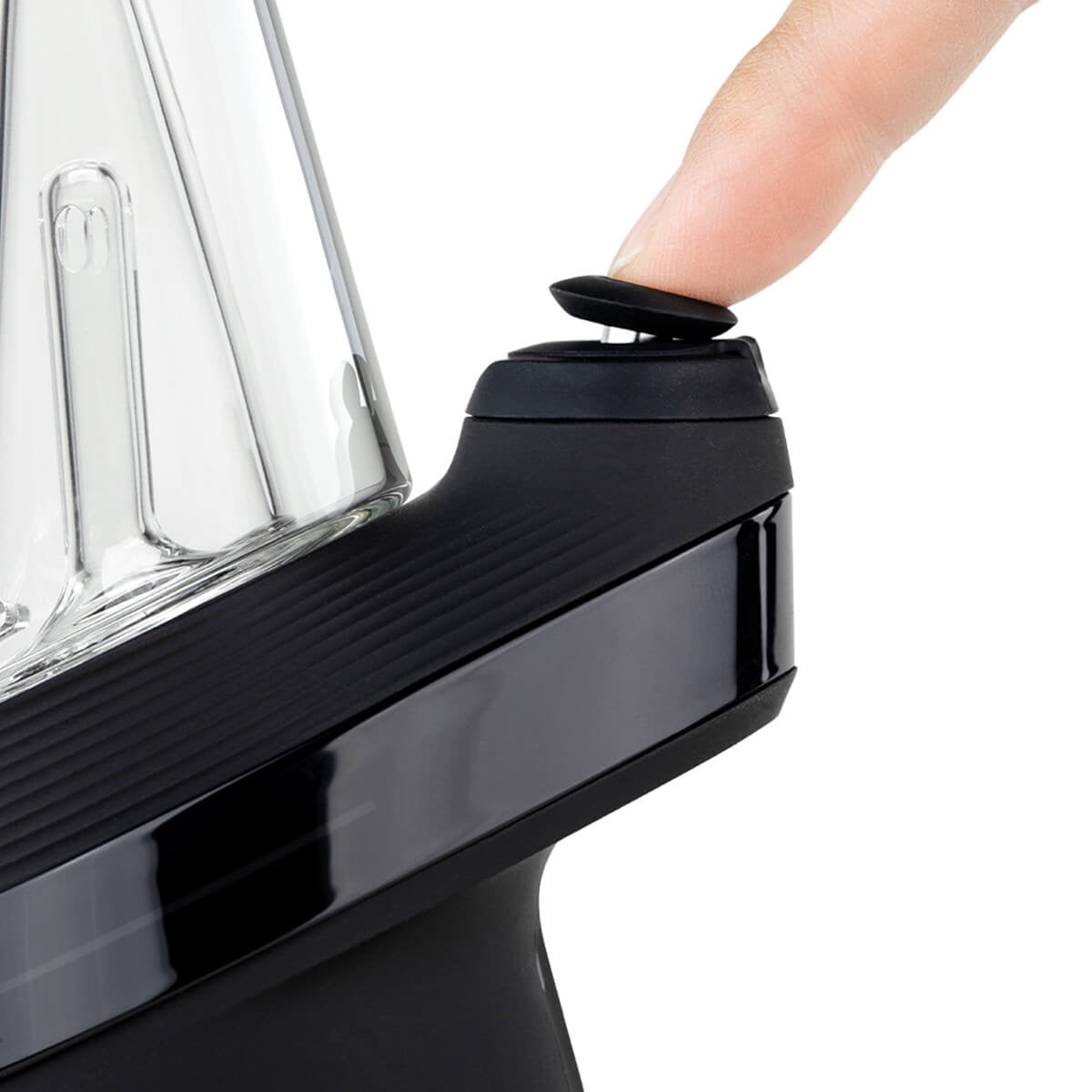 Puffco® Peak Vaporizer in der Hand gehalten zur Größenreferenz